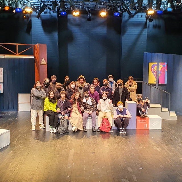 [기부스토리 68] 연극 <로테르담>은 재단의 소중하고 든든한 도움을 받아 초연을 성황리에 마칠 수 있었습니다.